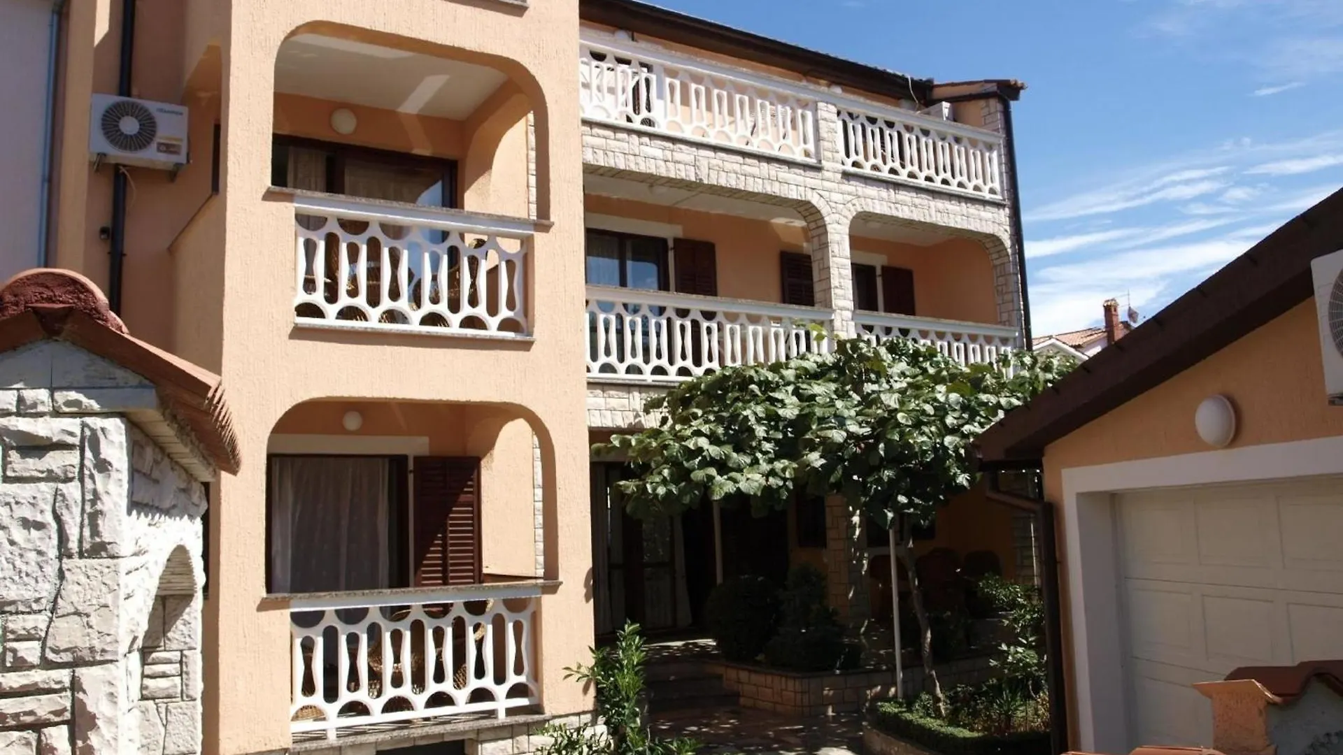 Appartement In Fazana Mit Moebliertem Balkon Croatia